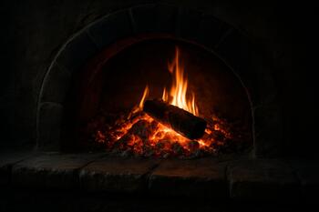 Odun fırını, kızıl köz ve taş taban